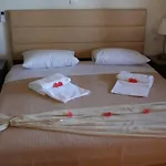 מלון דירות Ionion Fos 4*
