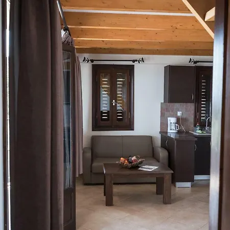 Ionion Fos Lejlighedshotel 4*